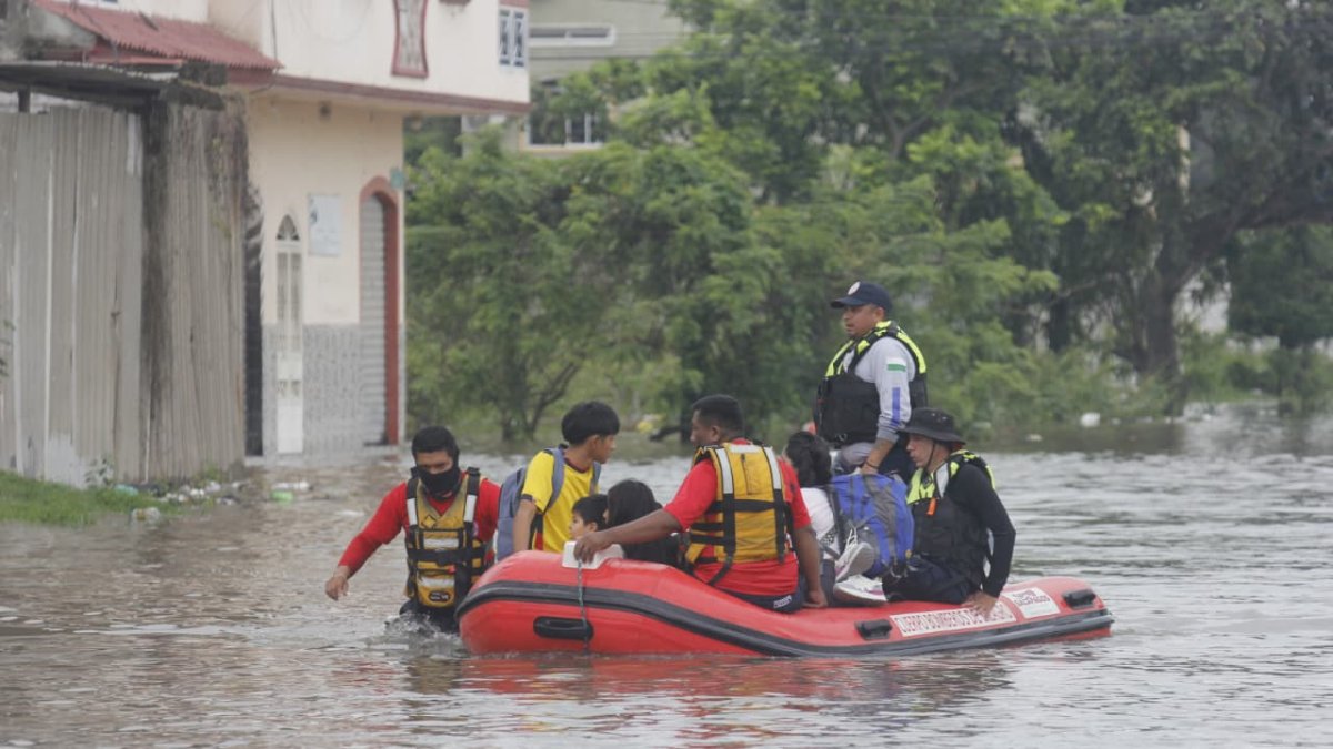Las lluvias de las últimas horas dejaron a Milagro prácticamente bajo el agua, lo que provocó la evacuación de algunos habitantes.