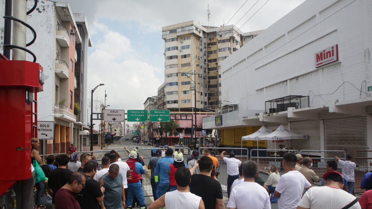 El 8 de marzo de 2026 comenzaron a retirarse los vehículos que quedaron atrapados en el centro comercial Multicomercio tras el incendio que se inició el 11 de febrero.