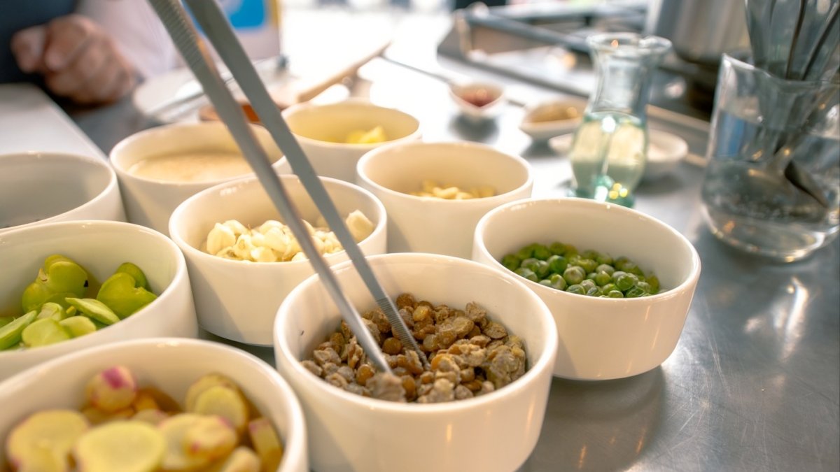 La fanesca es un plato típico de Ecuador que se elabora con doce granos, que representan a los apóstoles de Jesucristo, y el pescado bacalao.