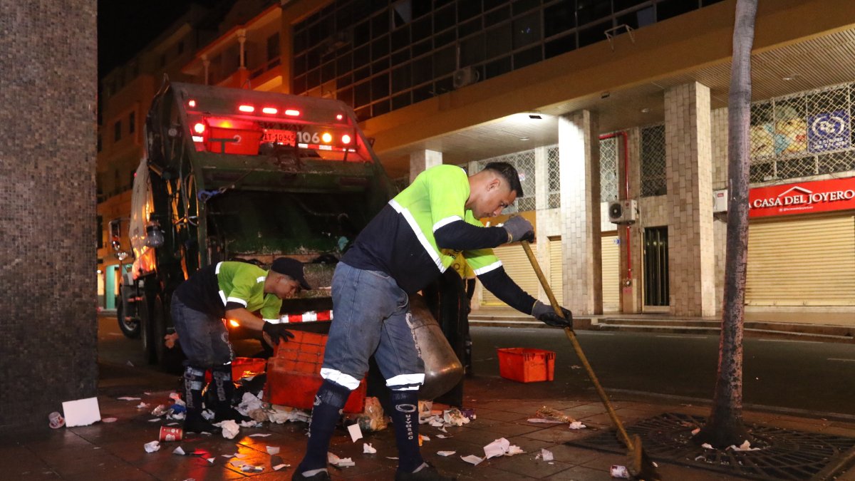 Debido a la restricción de circulación por el toque de queda, en Guayaquil se recoge la basura entre las 07:00 y 20:00, según anunció la Dirección municipal de Aseo.