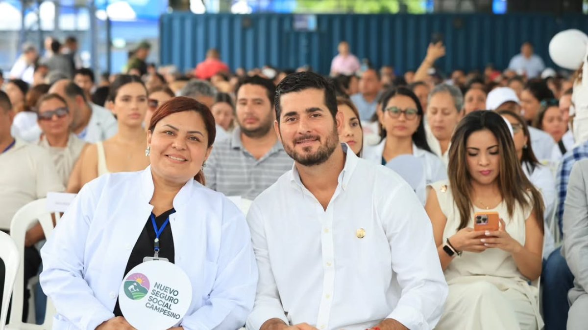 El presidente del IESS, Bernardo Córdovez, inspecciona áreas del hospital Teodoro Maldonado Carbo en Guayaquil.