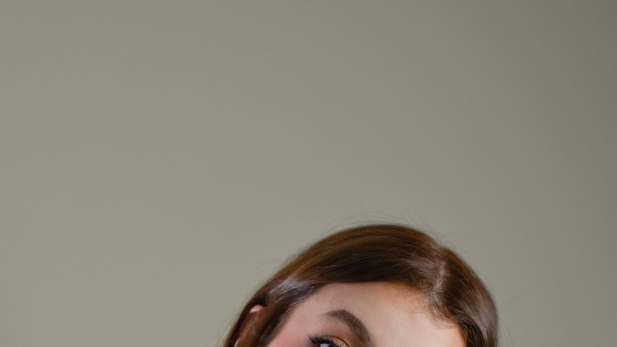 En su propuesta musical conviven influencias del pop latino con el rock en español.