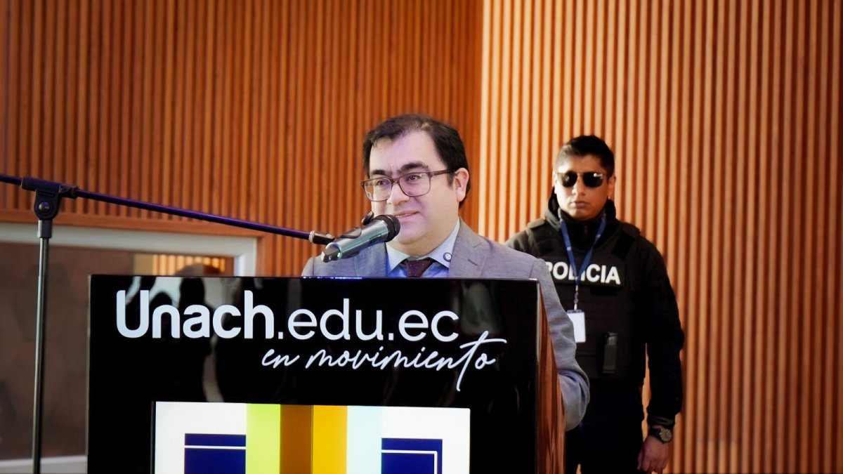 Jhoel Escudero Soliz, presidente de la Corte Constitucional, emitió una sentencia que reconoce a los adolescentes el derecho a rectificar su género en la cédula.