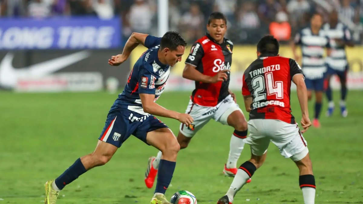 Jairo Vélez destaca en Alianza Lima.