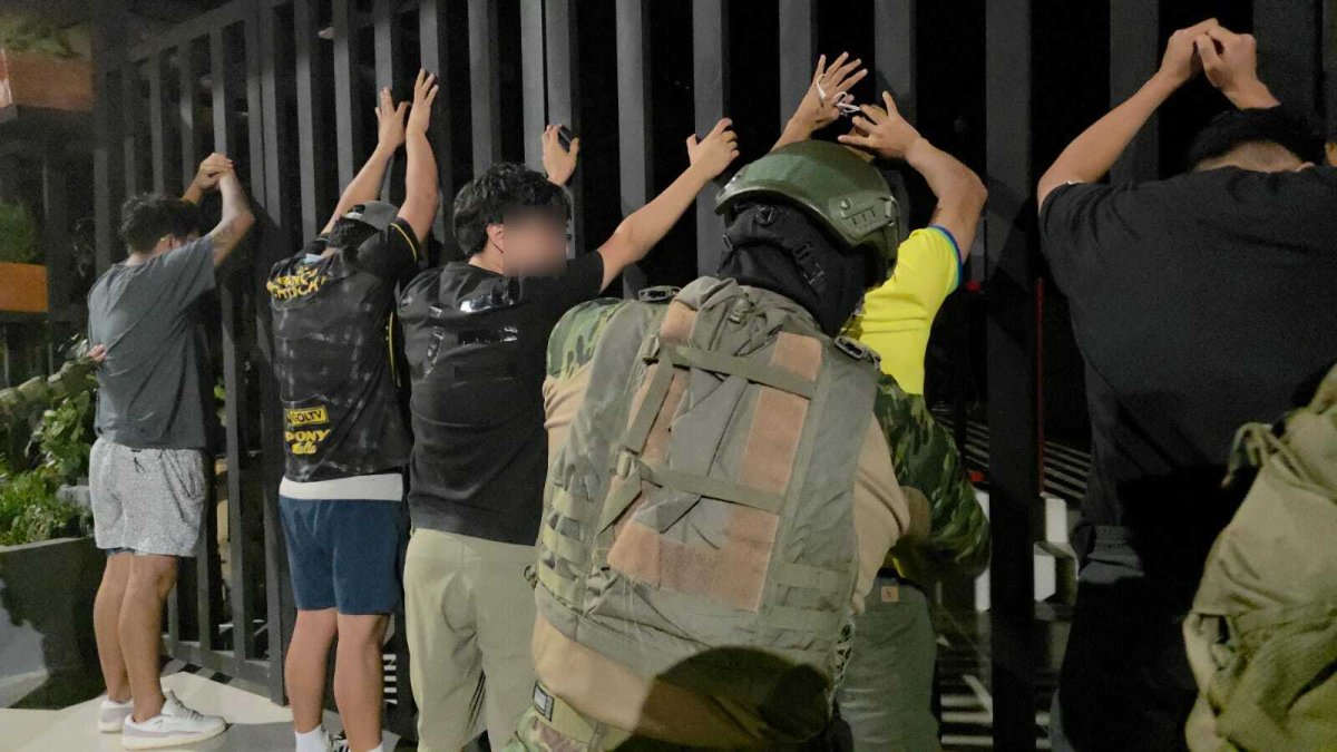 Operativos de toque de queda son observados por organizaciones sociales que alertan sobre posibles abusos en estado de excepción.