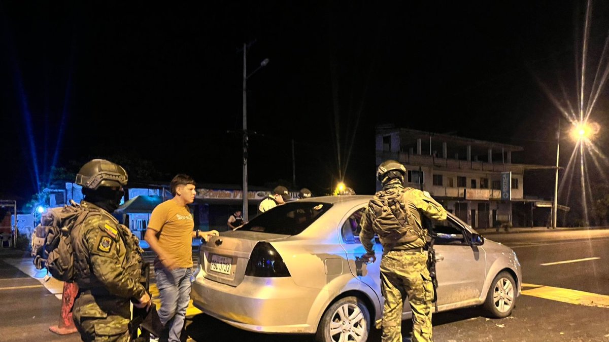 La Policía y las Fuerzas Armadas realizan operativos durante la segunda jornada del toque de queda.