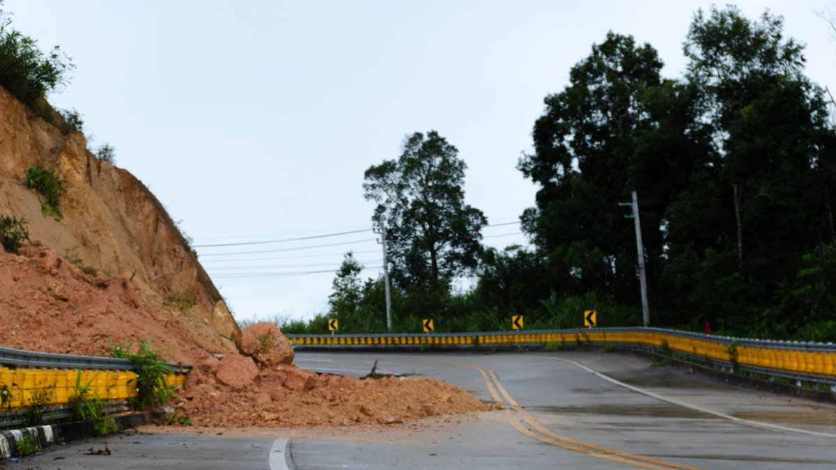 Personas participando en una manifestación contra la reforma laboral en Buenos Aires (Argentina).