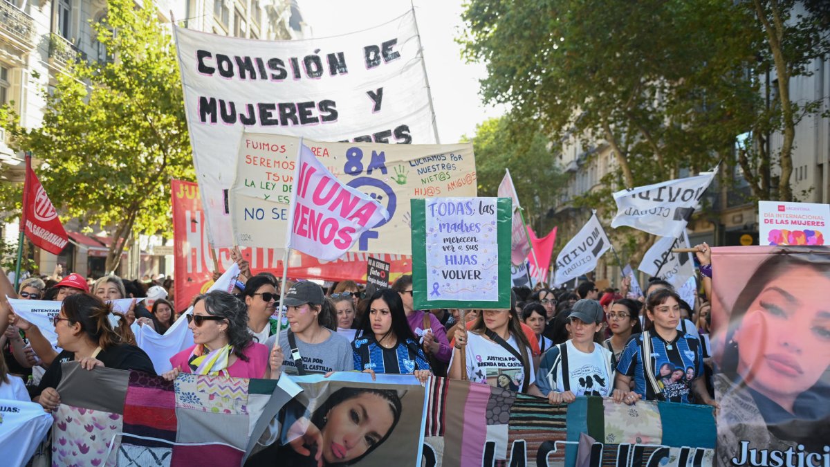 Cientos de fieles llegaron a la iglesia El Sagrario para colocarse la ceniza.