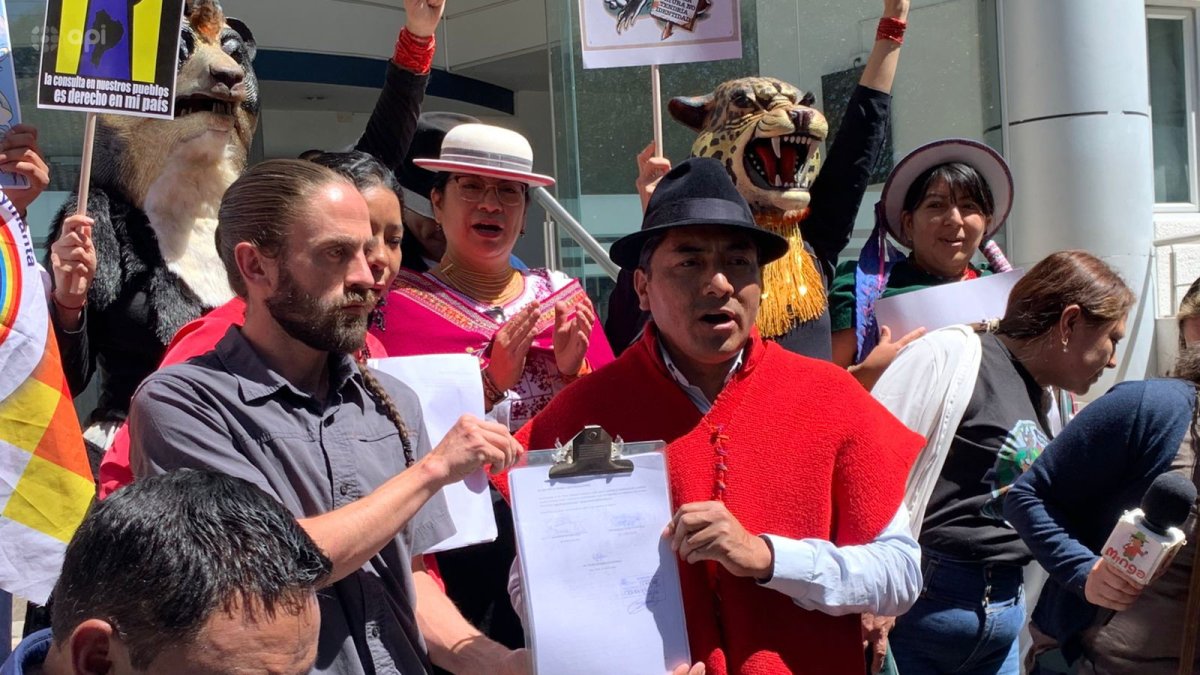 Choque de buses en el centro-norte de Quito deja cinco heridos y cierre total en la Manuel Larrea.