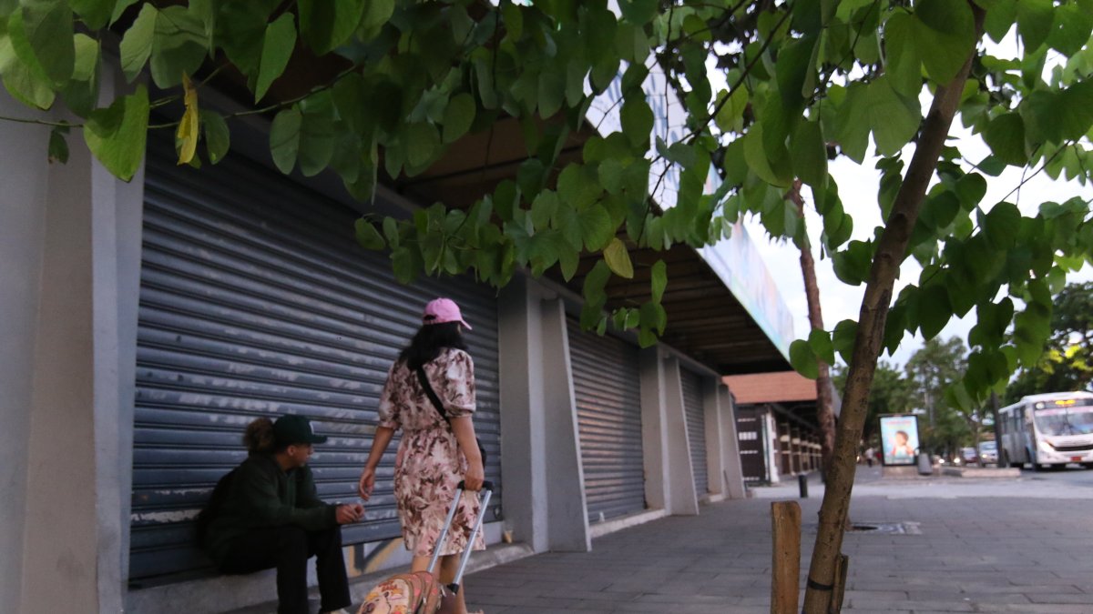 Acelerar el paso o movilizarse a la defensiva es una actitud que se desarrolla en el espacio público, debido al acoso que se comete y normaliza incluso en pleno día.