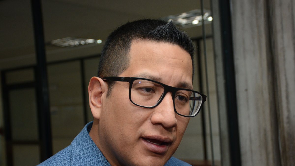 El concejal Andrés Campaña impulsa una investigación por recursos no devueltos en Quito.