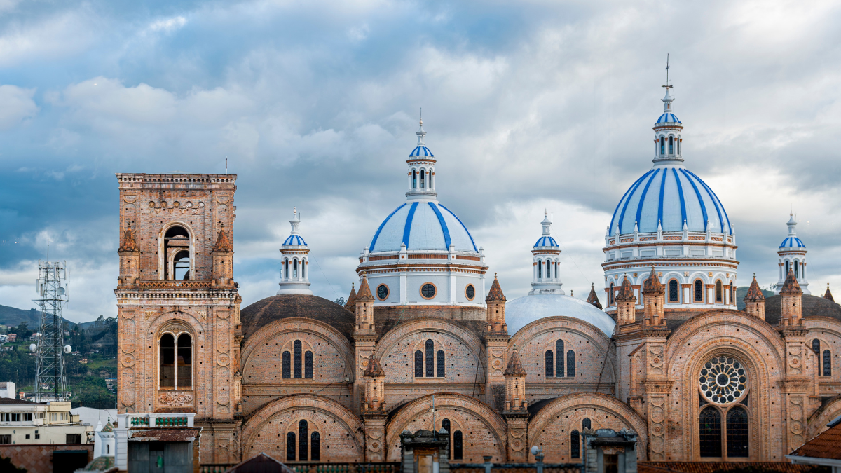 Cuenca es una de las ciudades favoritas por los turistas para descansar durante los feriados.