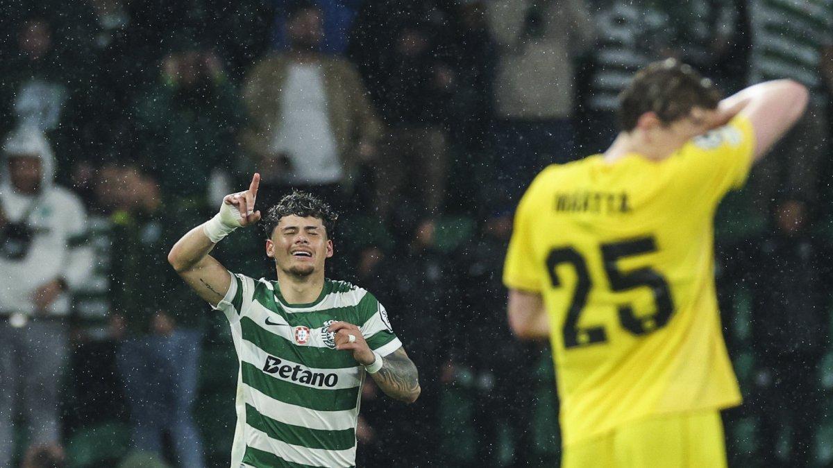 Maxi Araujo, jugador del Sporting, celebra ante el lamento de uno de lo jugadores del Bodo.