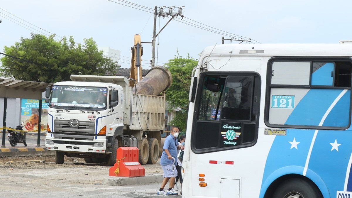 Varias líneas de buses cambiarán sus recorridos por los cierres en la avenida Rodolfo Baquerizo Nazur, en La Alborada.