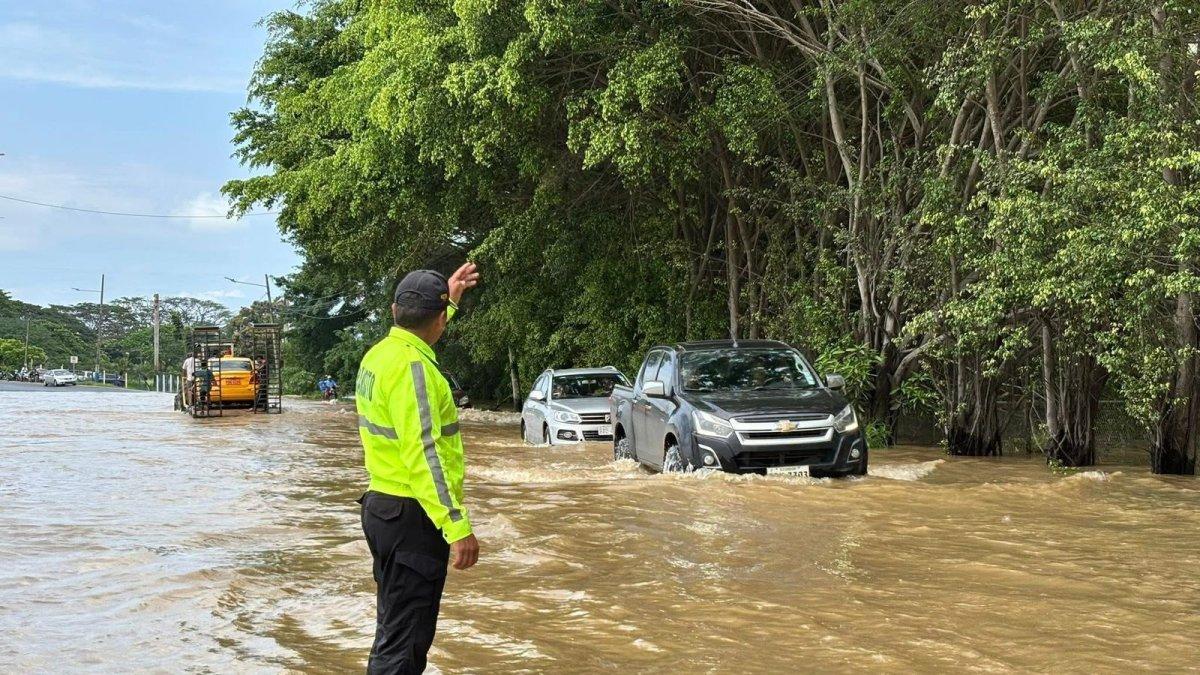 Babahoyo, que enfrenta una severa crisis por las inundaciones, es una de las ciudades incluidas en el toque de queda parcial, decretado hasta el 31 de marzo de 2026.