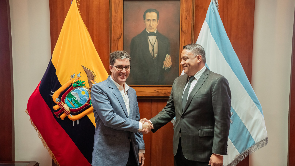 Autoridades de Ecuador reciben la donación de ayuda humanitaria y sillas de ruedas entregada por Israel a la Gobernación del Guayas.