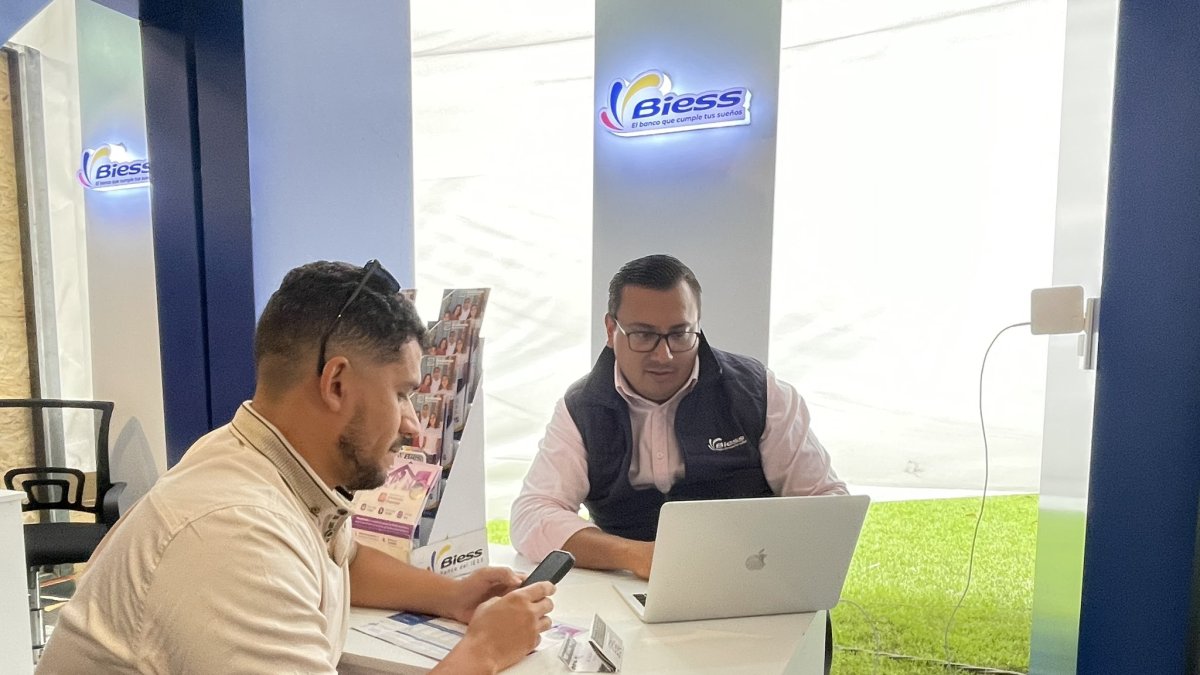 Afiliados y jubilados pueden solicitar préstamos quirografarios del Biess con tasas desde 6,5 % anual y desembolso rápido.