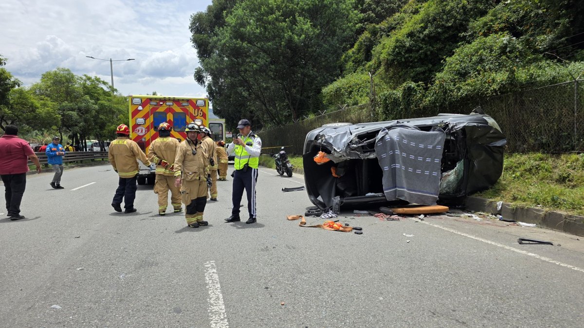 Un joven de 26 años perdió la vida en un siniestro de tránsito en la autopista Cuenca- Azogues.