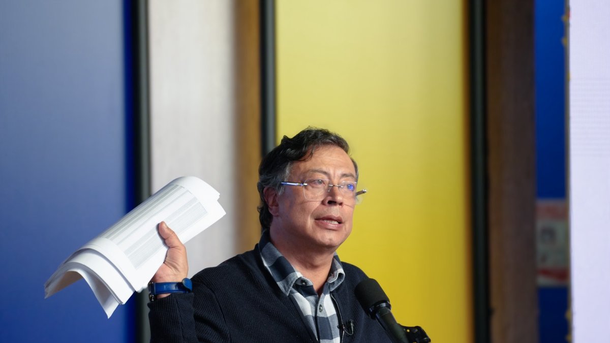 Gustavo Petro atribuye a Ecuador bomba en Colombia y anuncia protesta diplomática.