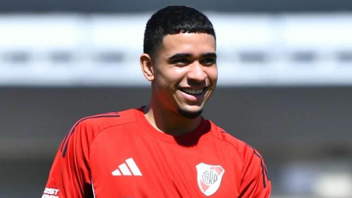 Kendry Páez juega en River Plate, luego que Chelsea lo cediera en enero.