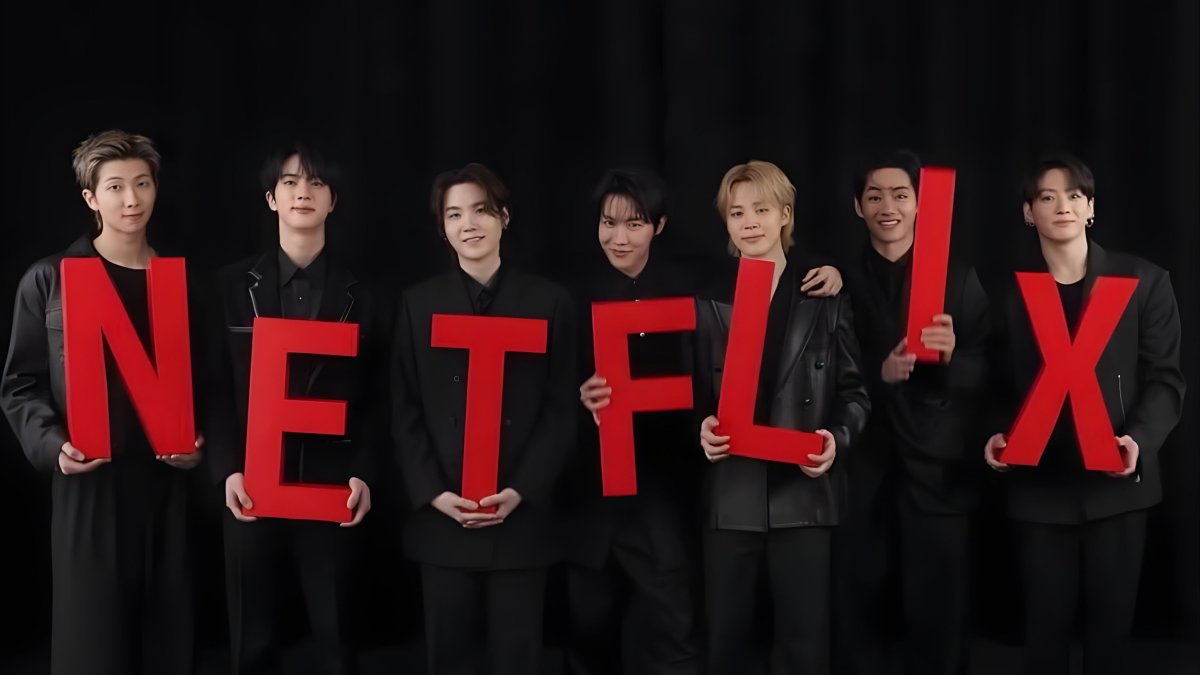 Los integrantes de BTS promocionando lo nuevo en Netflix.