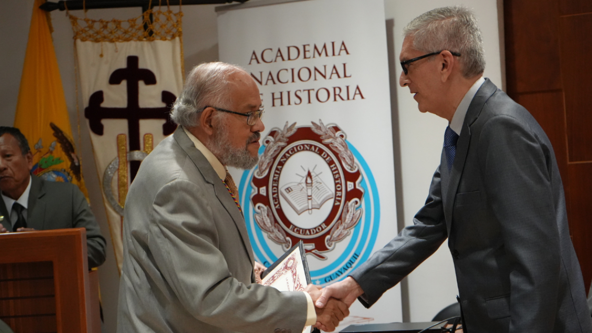 Integrantes de la Guardia Nacional de México custodian la zona donde se cometió un ataque armado en calles del estado de Guanajuato (México).