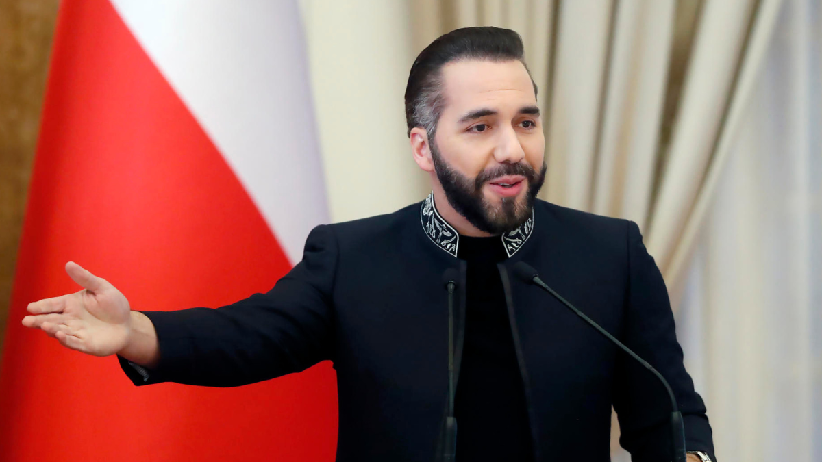 El presidente Nayib Bukele anuncia la reforma que habilita la cadena perpetua en El Salvador.