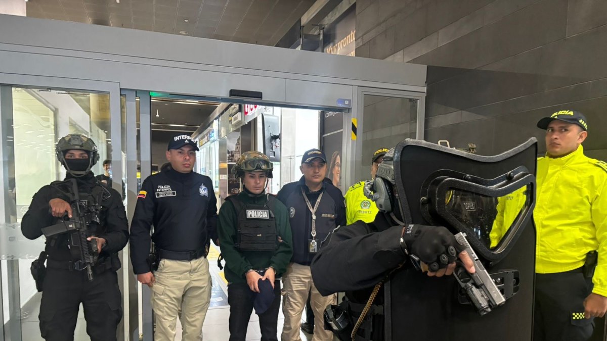 Alias Lobo Menor fue capturado en México y trasladado a Colombia.