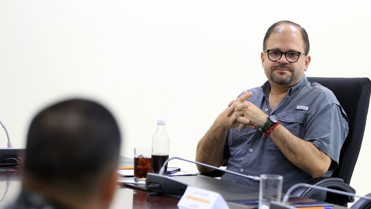 John Reimberg, ministro del Interior, dio detalles de la detención del concejal de Vinces.