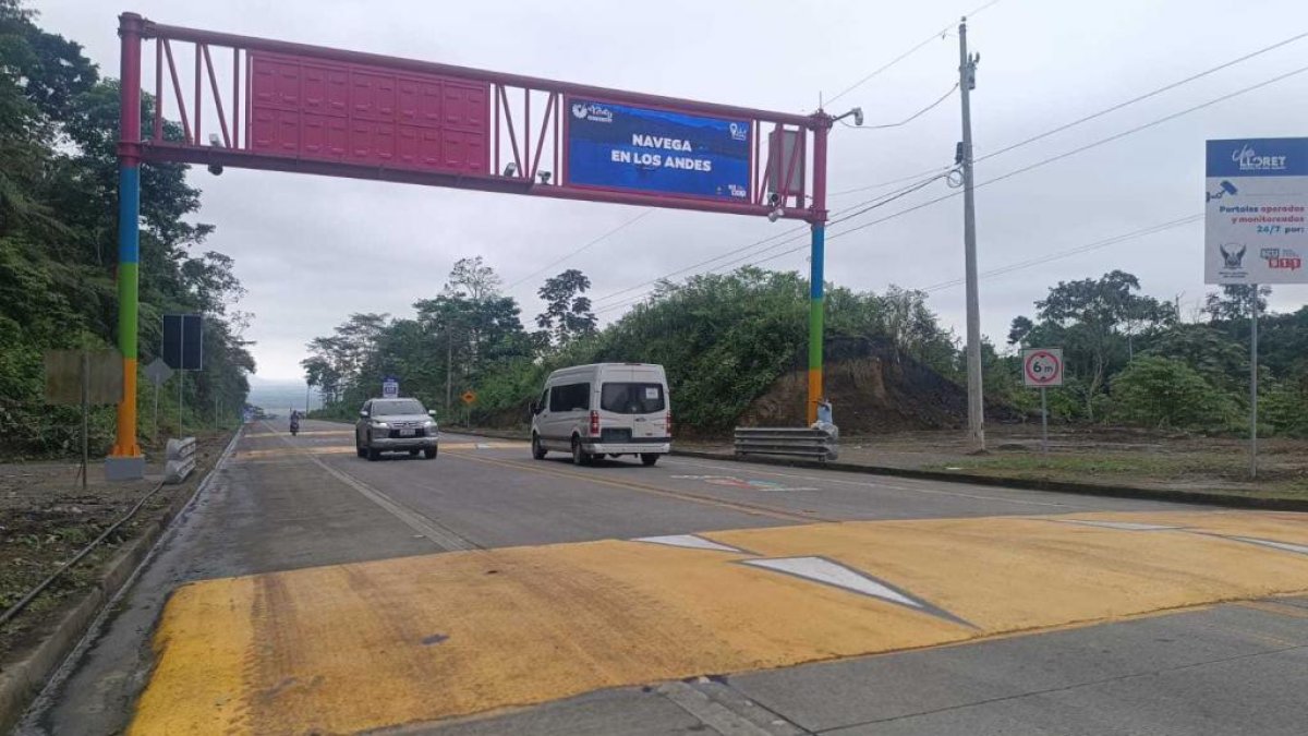 A diario, decenas de vehículos circulan por la ruta Guayaquil - Cuenca.