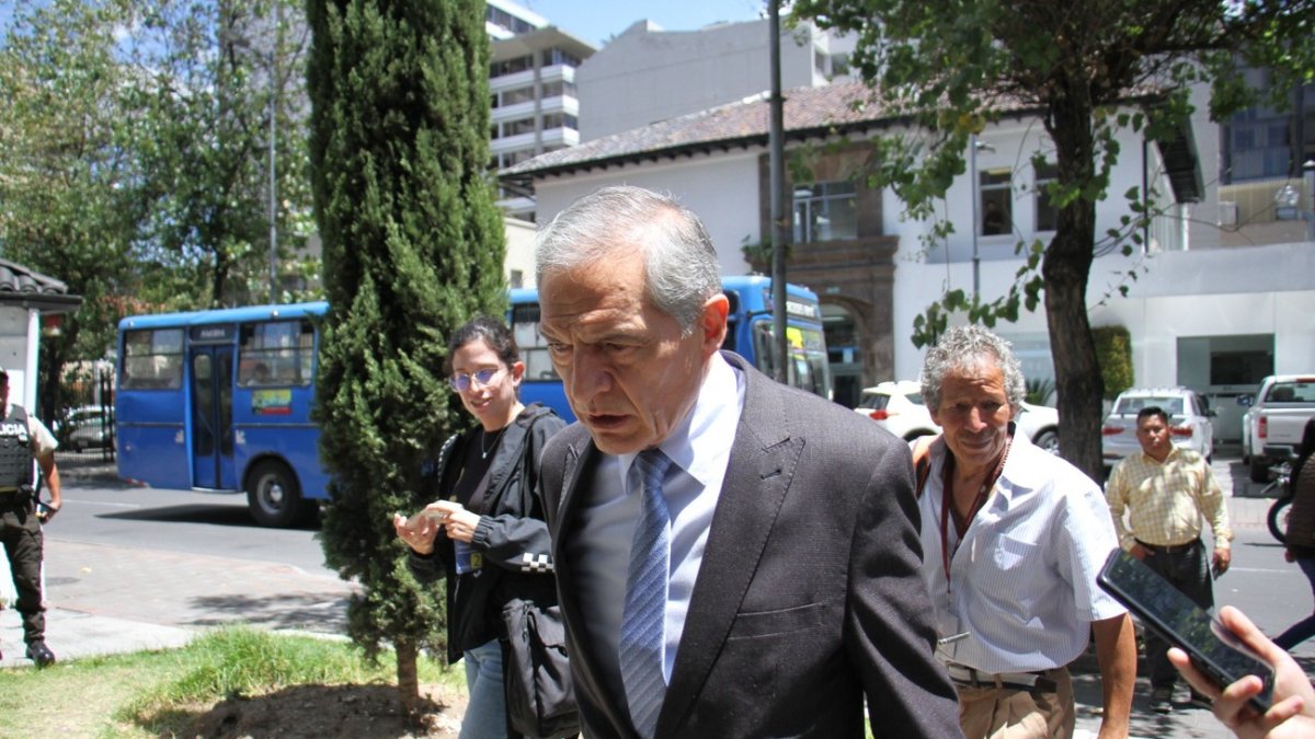 El exvocal y expresidente del TCE Fernando Muñoz recurrió a la Corte Constitucional.