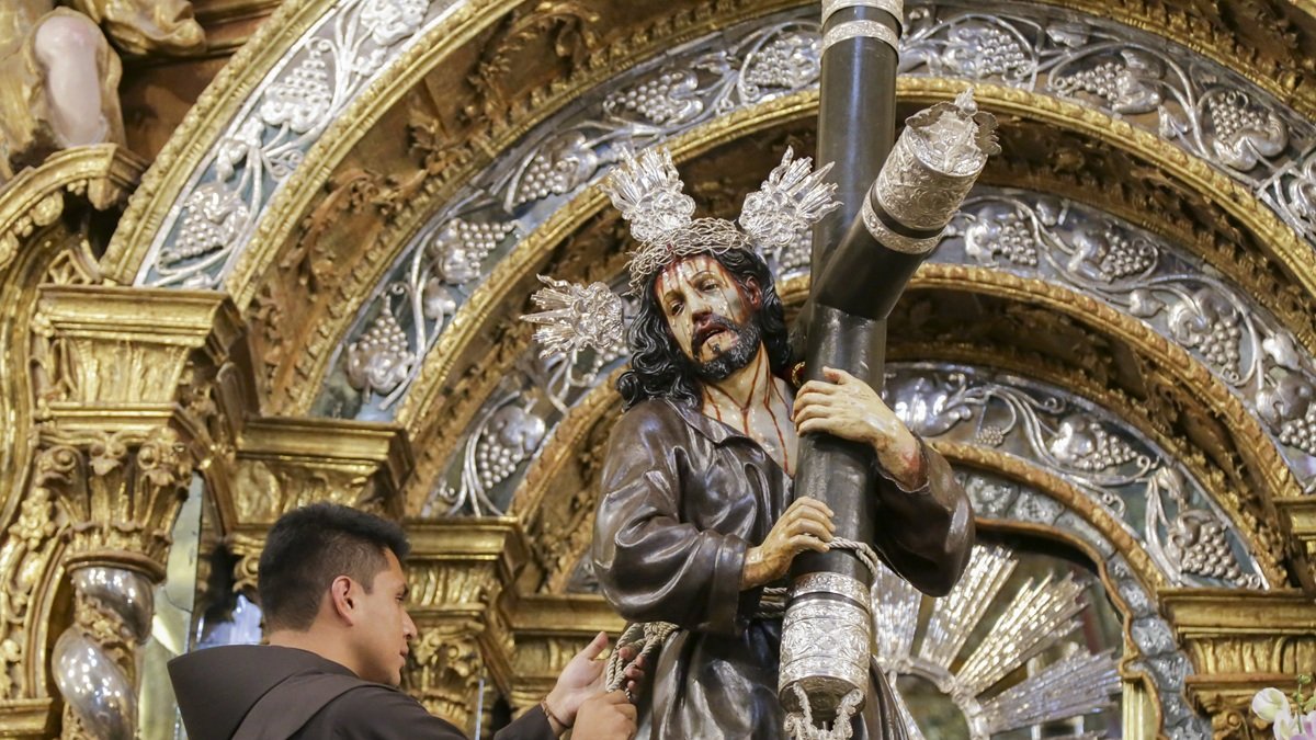 La procesión Jesús del Gran Poder es una de las mayores celebraciones religiosas que concentra a los fieles católicos.