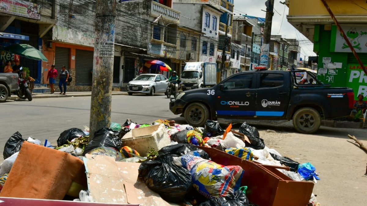 Entre basura, agua estancada y obras ausentes, la ciudad acumula problemas desde hace varios meses, según denuncian a EXPRESO los habitantes de Durán.