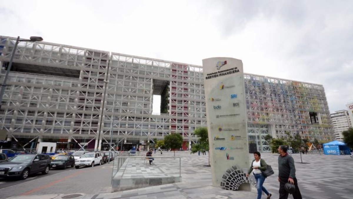 Instituciones. Plataforma financiera, complejo gubernamental que agrupa oficinas clave del sector público.