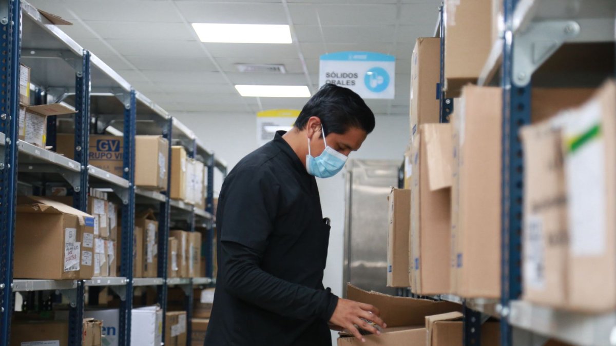 El IESS anunció el inicio de un proceso público para adquirir insumos y dispositivos médicos.