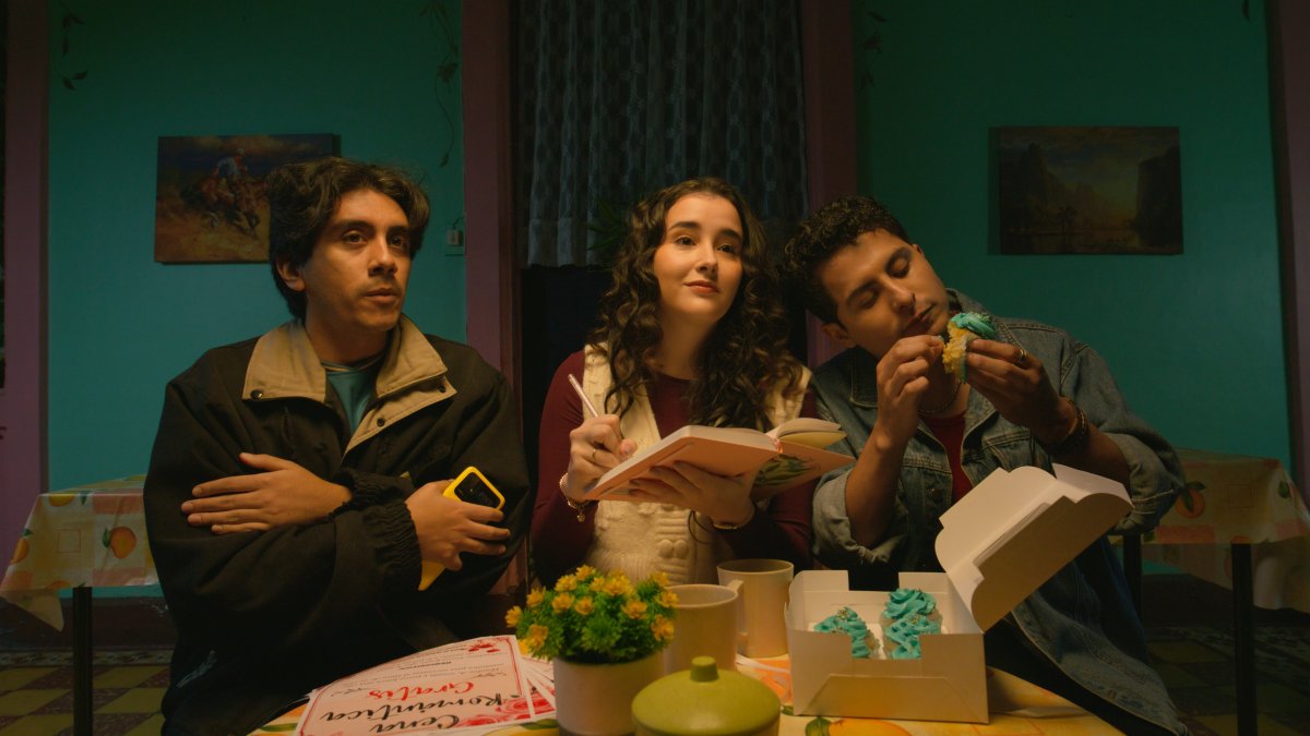 El elenco principal está integrado por Pablo Balseca como Gaspar, Gabriela Menéndez en el papel de Claudia, Carlos Aguilar como Leo y Maicol Mora como Fausto.