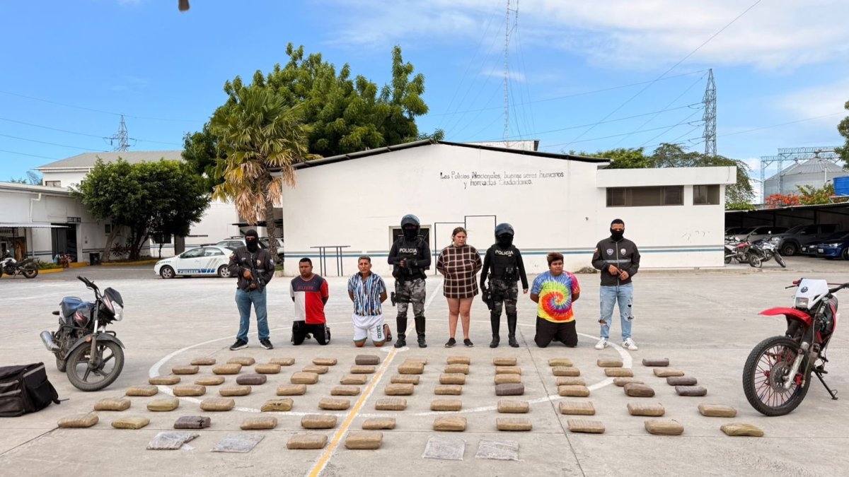 Un operativo ejecutado en Manta permitió la aprehensión de cuatro personas presuntamente involucradas en la distribución de marihuana.