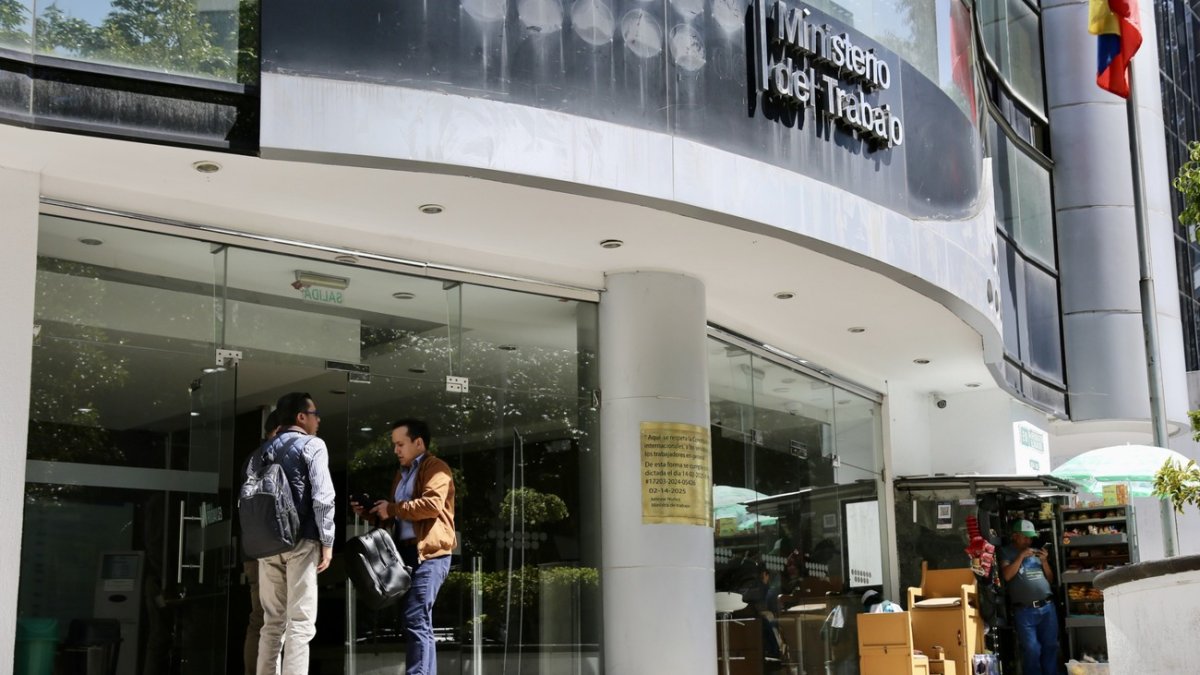 Quito. El Ministerio del Trabajo, dirigido por Harold Burbano, inscribe y levanta los impedimentos laborales.