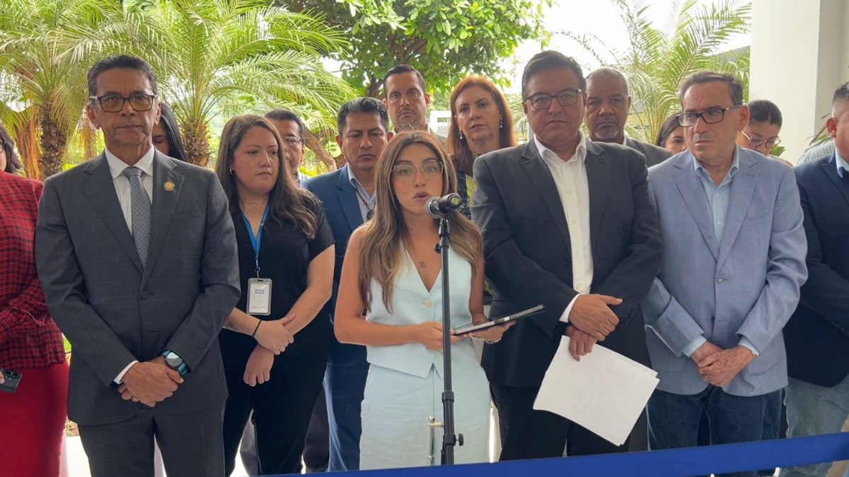 En rueda de prensa, la bancada de la Revolución Ciudadana se pronunció sobre las acciones que han tomado por los dichos de la asambleísta Diana Jácome.