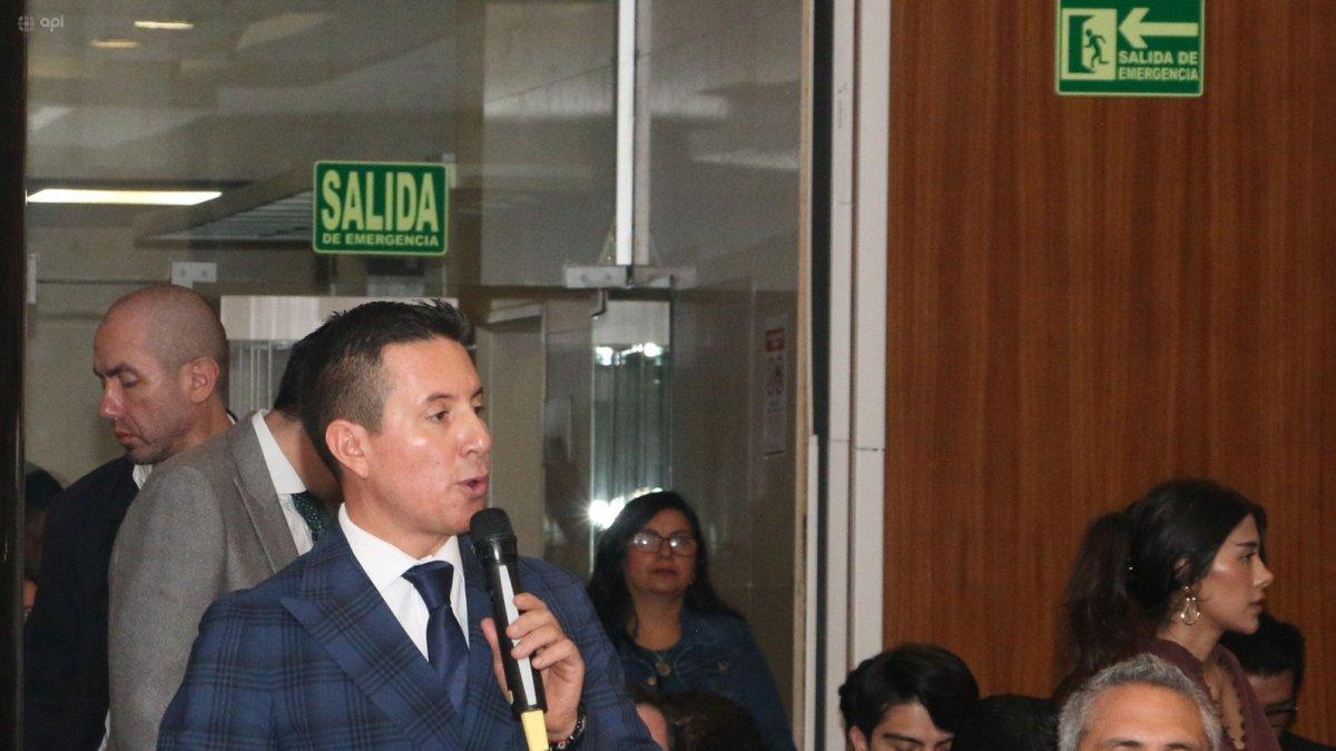 La excusa de Fierro se produce en un contexto de tensiones institucionales .