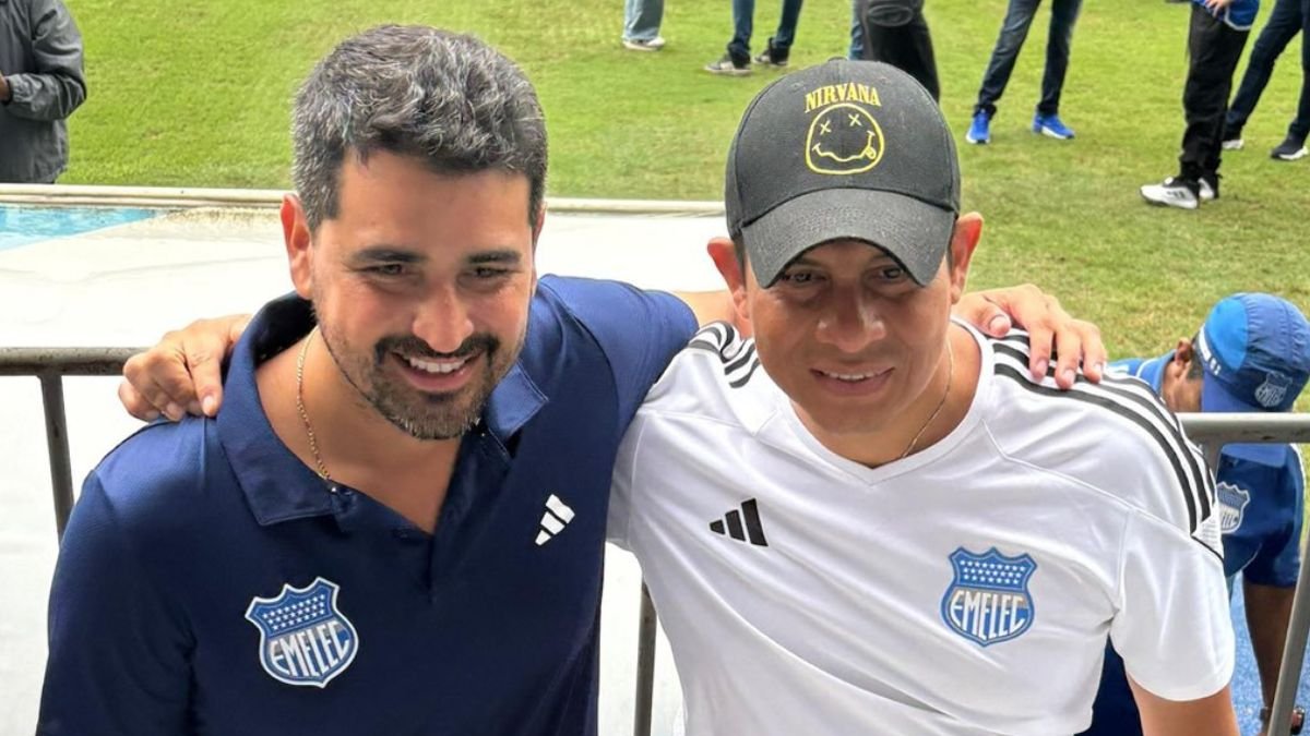 José Jiménez nuevo presidente del Emelec junto a un socio azul en el Capwell.