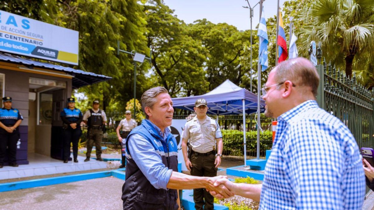 Según Álex Anchundia, gerente de Segura EP (a la izquierda), la entidad pondrá a disposición equipos, infraestructura y personal para que las labores policiales se realicen de forma  más eficiente.