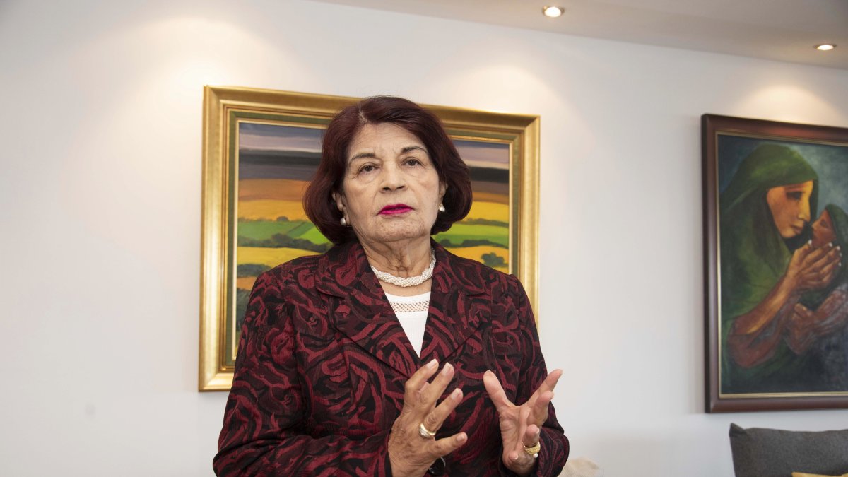 Mariana Yépez es exfiscal general del Estado de Ecuador. Abogada y académica con diploma en docencia y maestría en Derecho. Lideró el Ministerio Público entre 1999 y 2005.