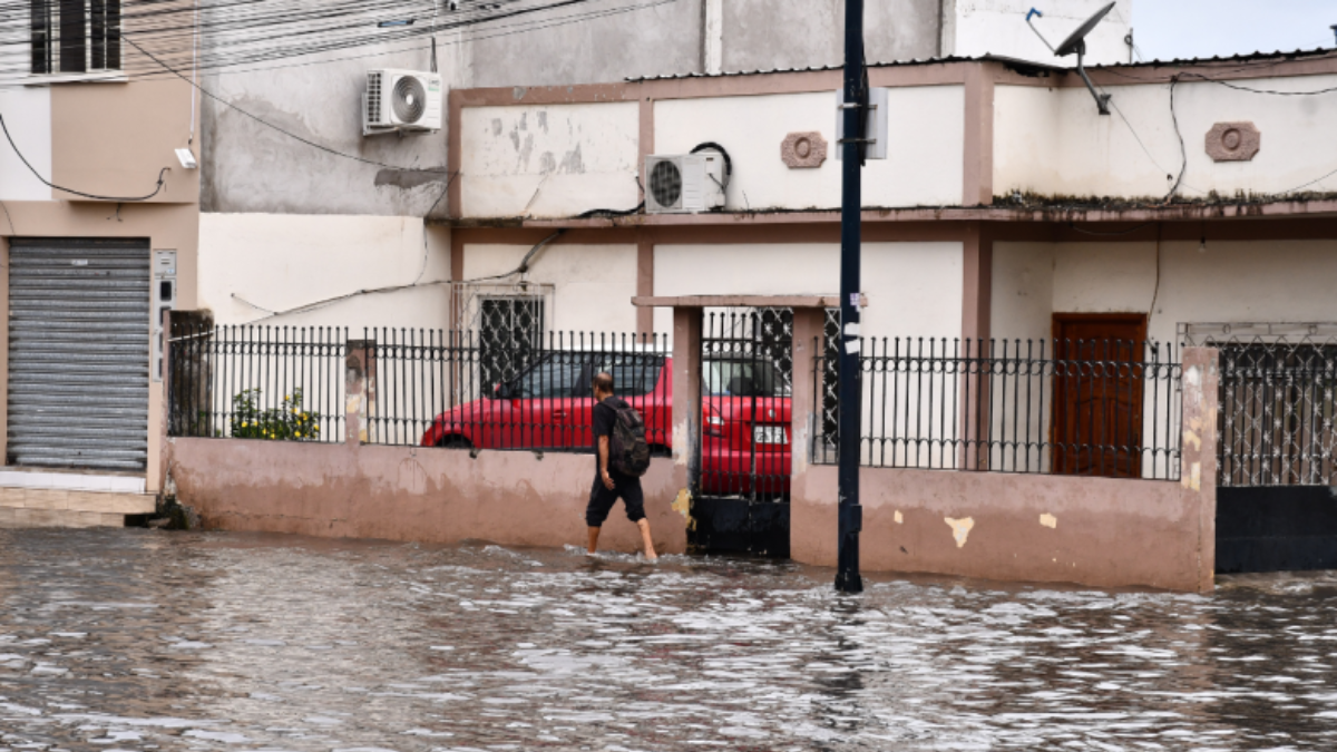 Las lluvias podrían provocar acumulación de agua en calles y carreteras.