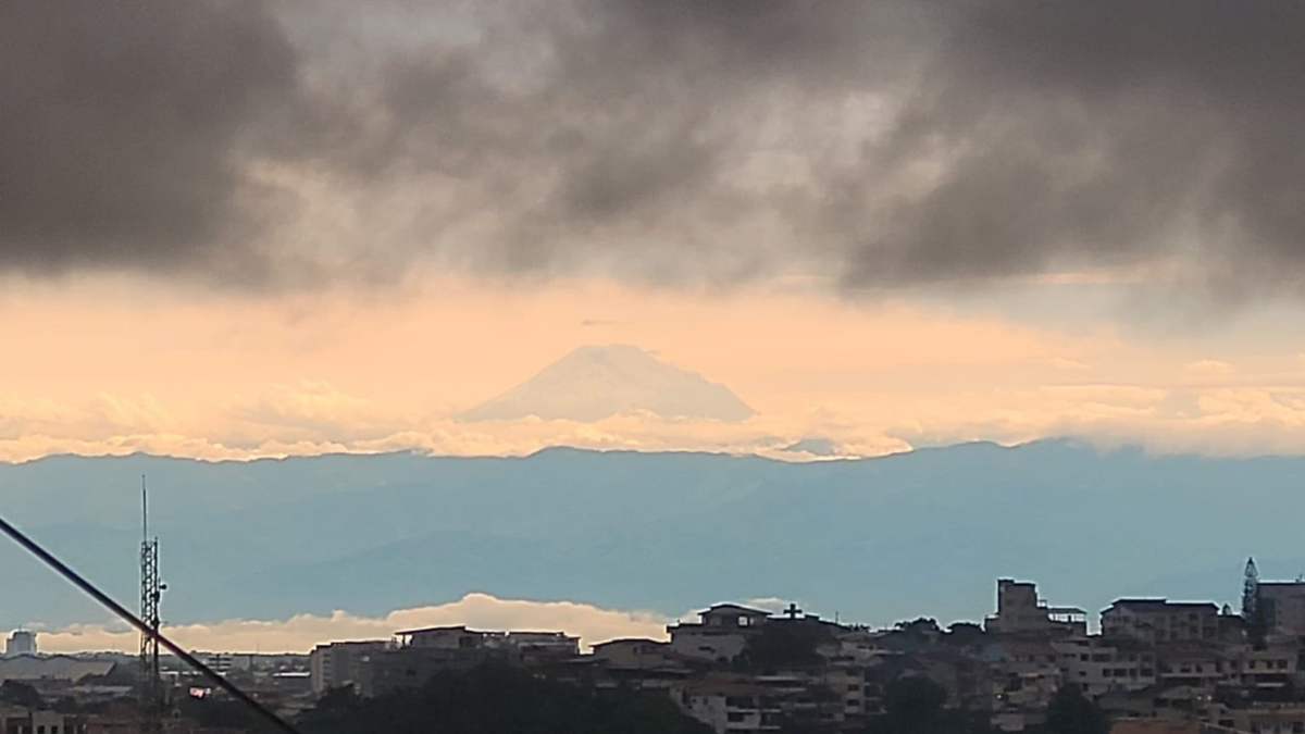 Ciudadanos reportan el avistamiento del Chimborazo desde Guayaquil