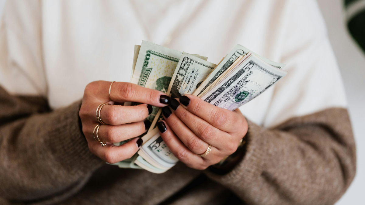 El décimo cuarto sueldo apoya a las familias en los gastos del inicio del año lectivo, como útiles, matrículas y uniformes.