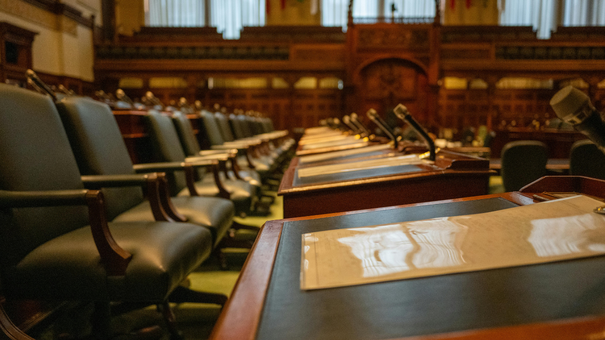 Interior de la Asamblea Nacional, donde se debaten las consecuencias legales para funcionarios públicos con deudas ante el SRI.