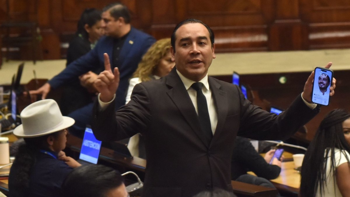 Se requieren 101 votos para la destitución del asambleísta Juan Andrés González.