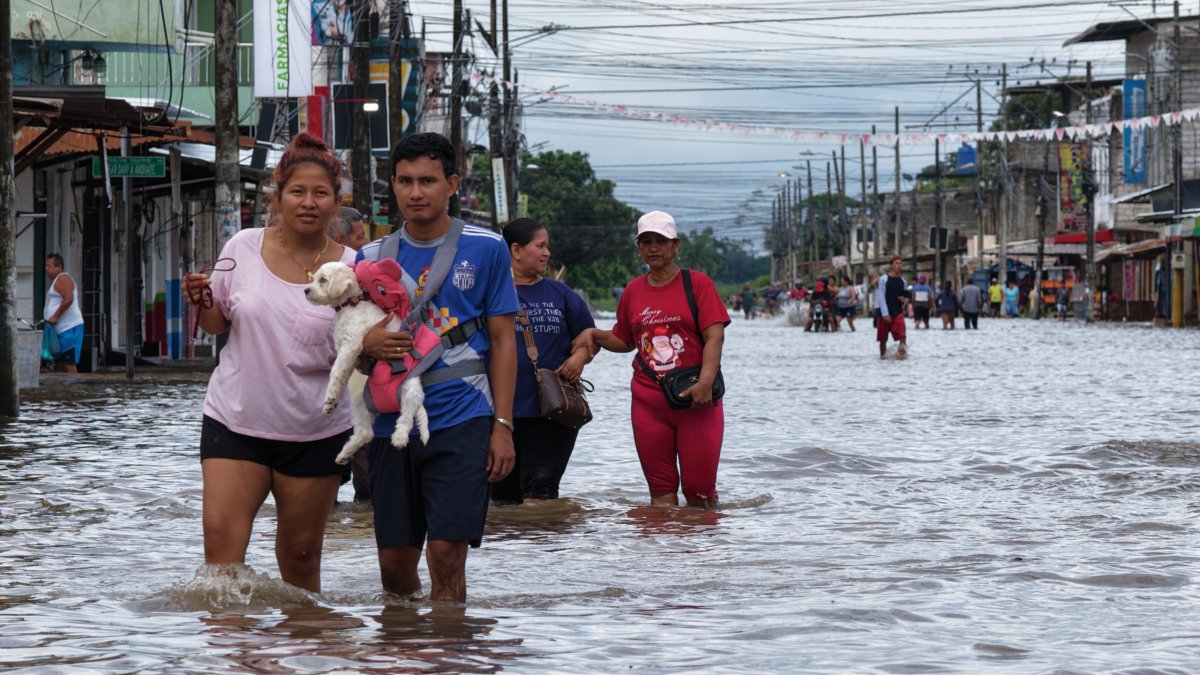 La Secretaría Nacional de Gestión de Riesgos está habilitando un alojamiento temporal para los damnificados del cantón Milagro.