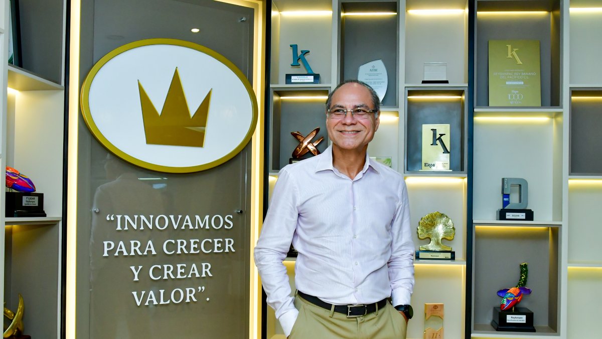 Es el presidente ejecutivo de Favorita Fruit, un grupo que entre sus principales firmas tiene a Reybanpac, una empresa que emplea a más de 6.000 personas.